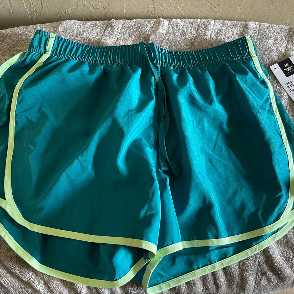 NWT- Women’s running 🏃 shorts 🩳